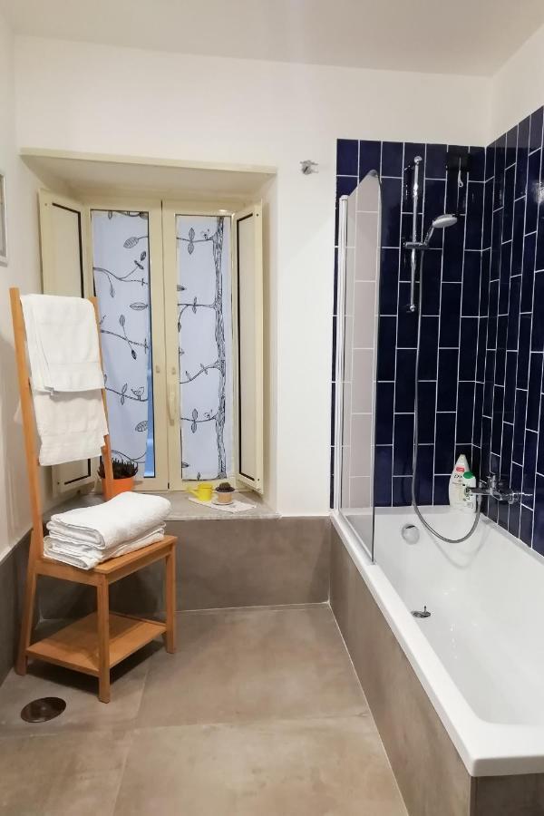 La Casa Del Nespolo, 2 Terrazzi E 2 Bagni In Centro Lejlighed Napoli Eksteriør billede